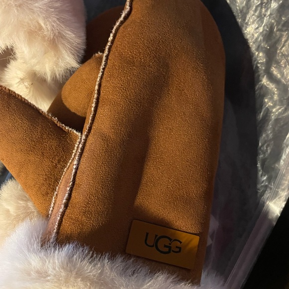Ugh Faux Suede Shearling Trapper hat and mittens size large - Picture 2 of 8